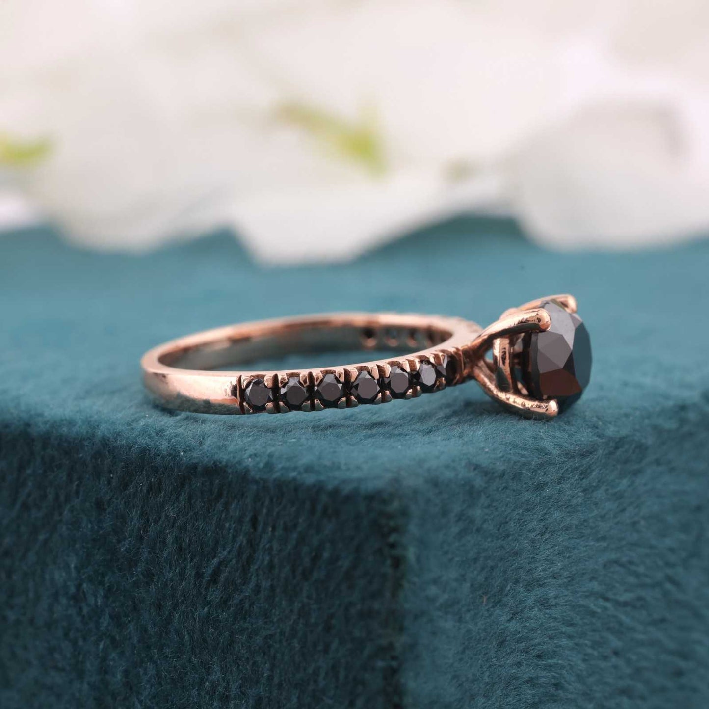 Rose Gold Black Diamond Ring – Elegant Round Cut Design