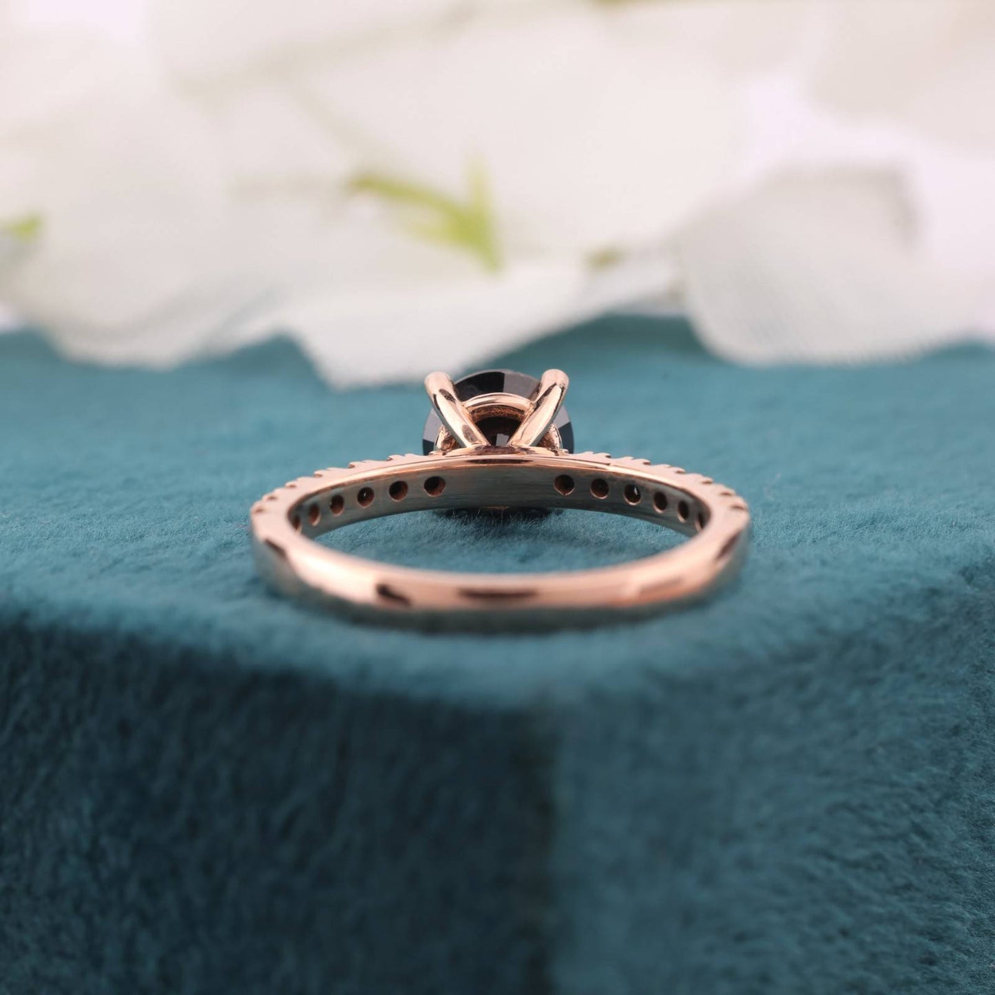 Rose Gold Black Diamond Ring – Elegant Round Cut Design