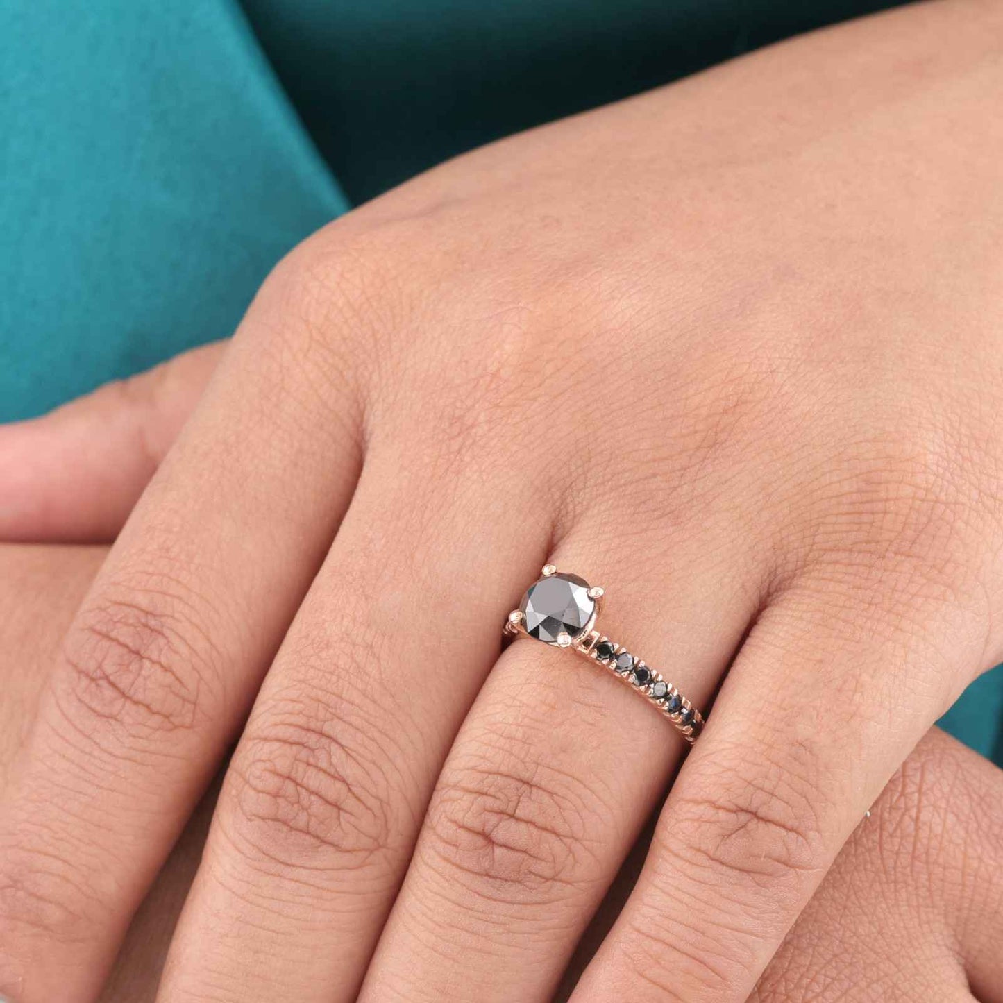 Rose Gold Black Diamond Ring – Elegant Round Cut Design