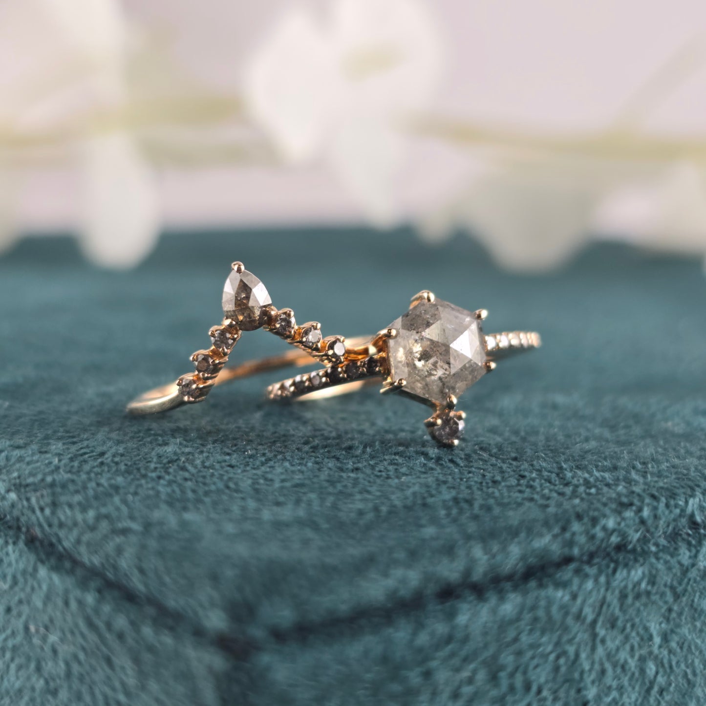 Salt & Pepper Wedding Ring in 18K Rose Gold – Bold and Unique