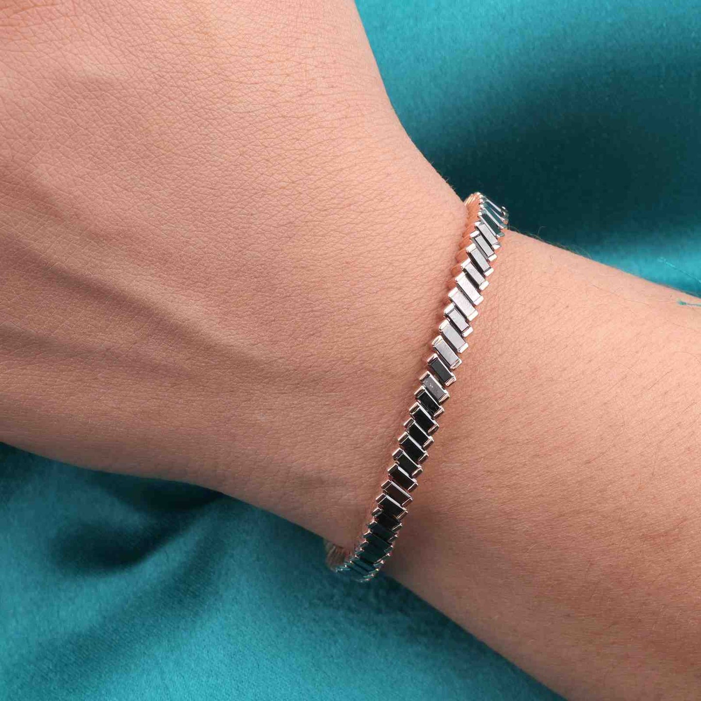Elegant Black Enamel Bracelet – 10K Gold Minimalist Style
