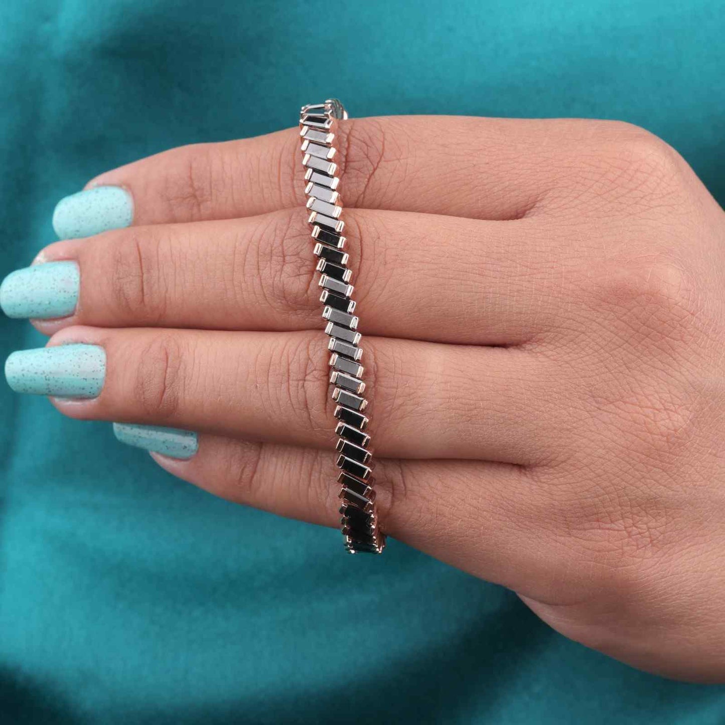 Elegant Black Enamel Bracelet – 10K Gold Minimalist Style
