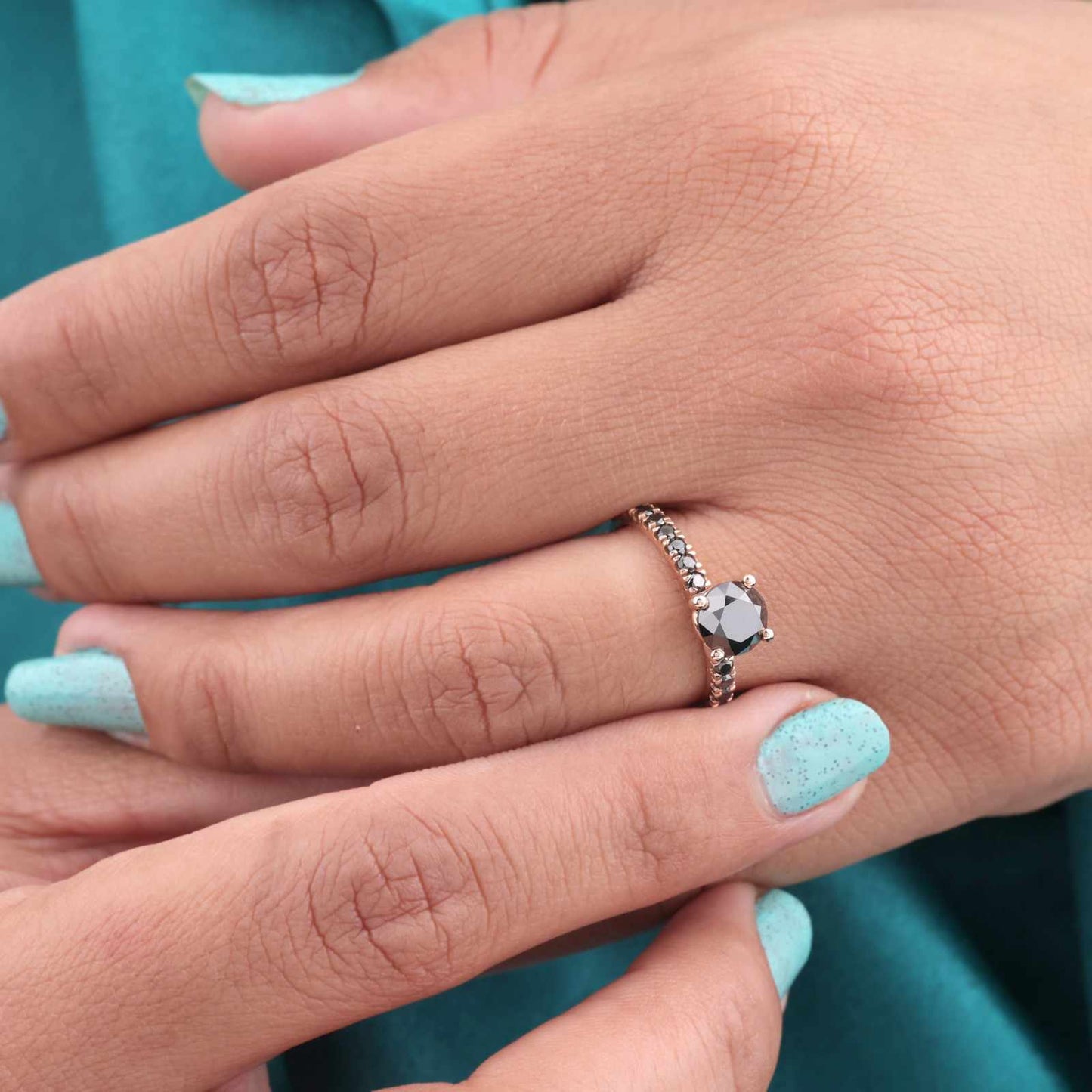 Rose Gold Black Diamond Ring – Elegant Round Cut Design