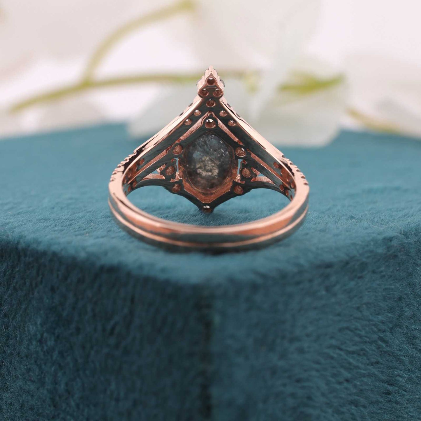 Salt and Pepper Diamond Oval Ring – Rose Gold with Timeless Edge