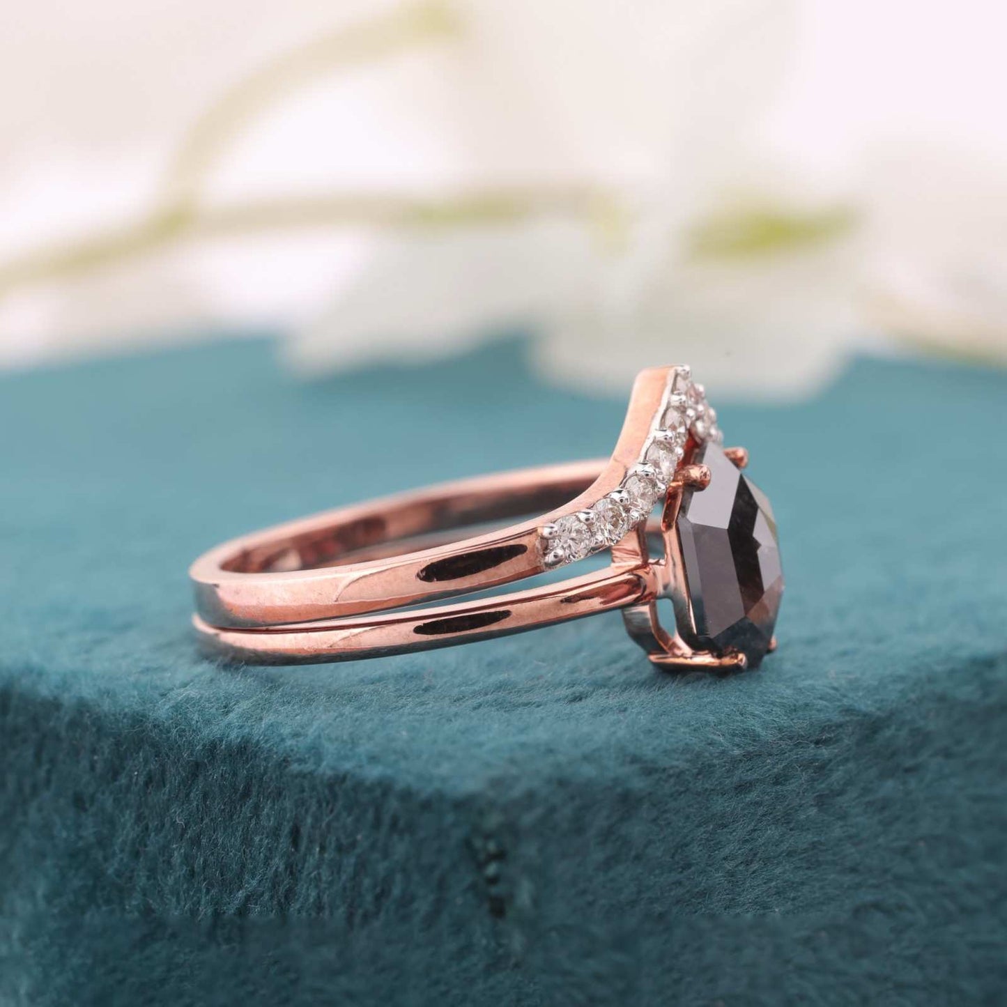 Hexagon Salt & Pepper Bridal Set – Rose Gold Chevron Rings