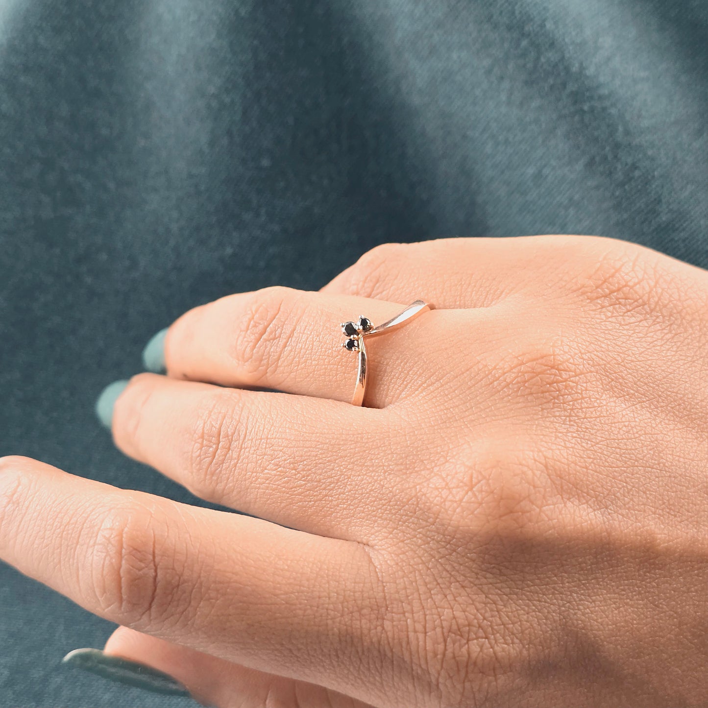 Black Diamond Tiara V Ring – Delicate Rose Gold Edge