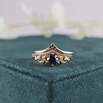 Unique Black Diamond Tiara Ring – Vintage Charm in Every Detail
