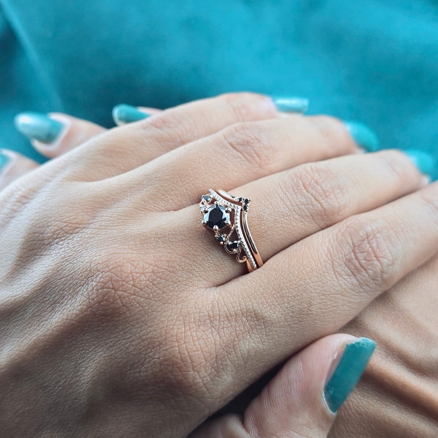 Unique Black Diamond Tiara Ring – Vintage Charm in Every Detail