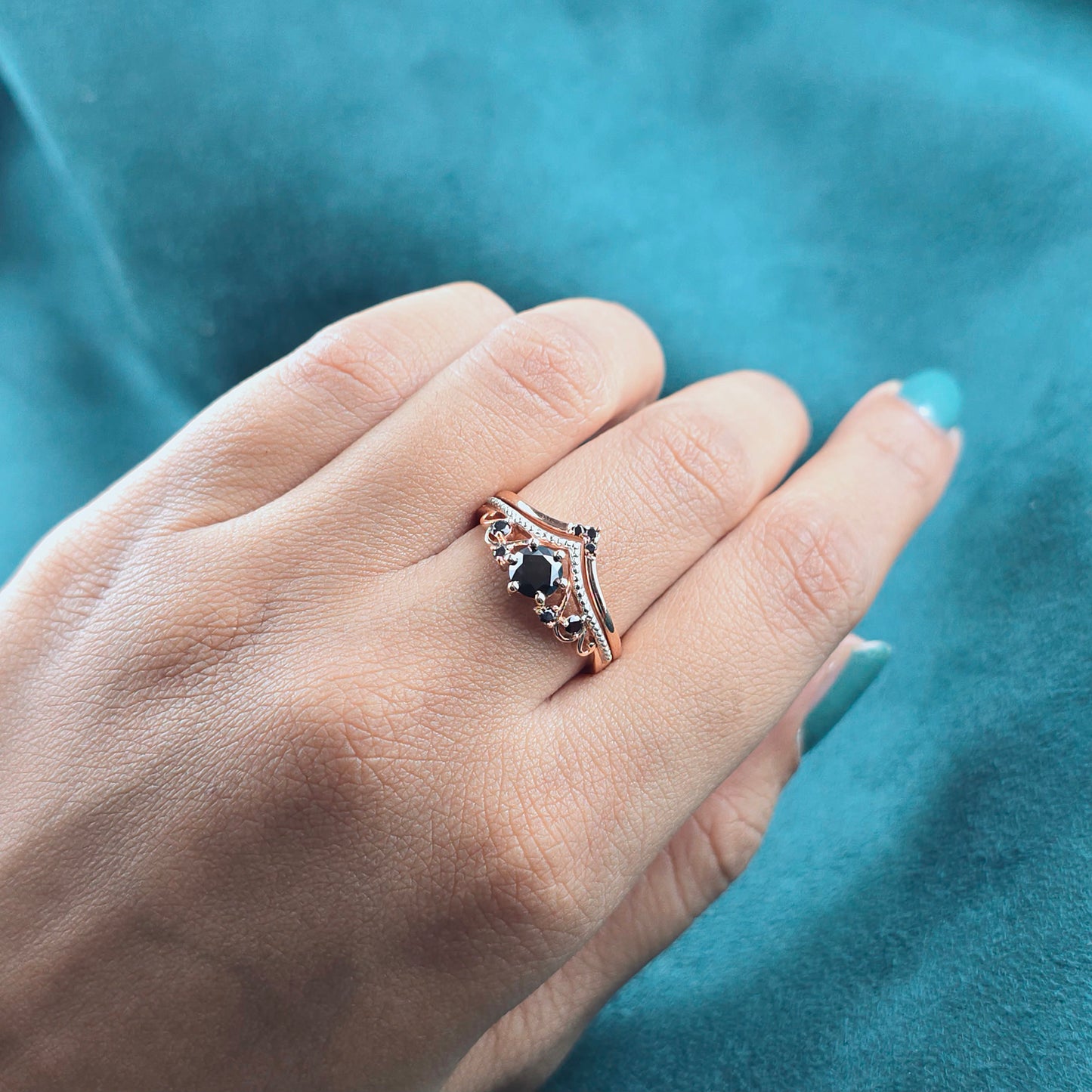 Unique Black Diamond Tiara Ring – Vintage Charm in Every Detail