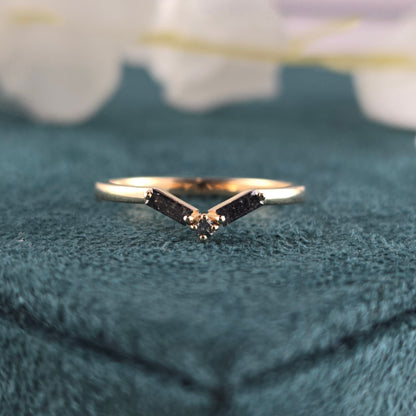 Edgy Elegance: Round and Baguette Salt and Pepper Diamond Band