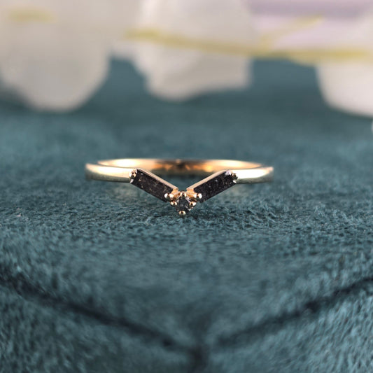 Edgy Elegance: Round and Baguette Salt and Pepper Diamond Band