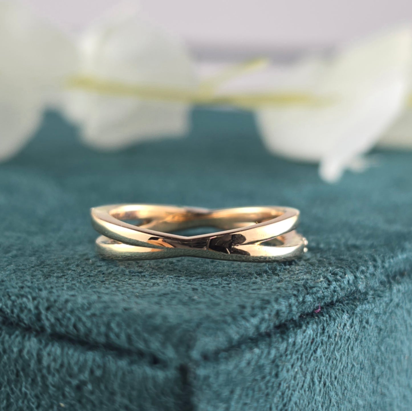 Black-Tie Minimalism: Round Black Diamond Band for Her