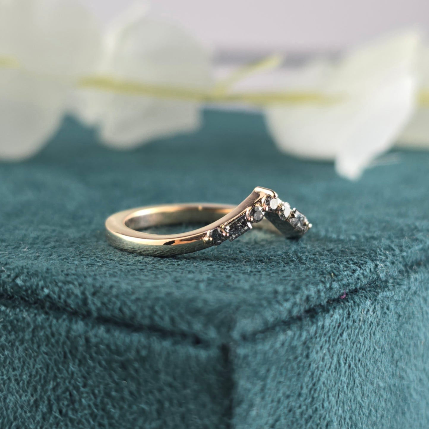 Sharp Beauty: Salt & Pepper Diamond Band with Bold Sparkle