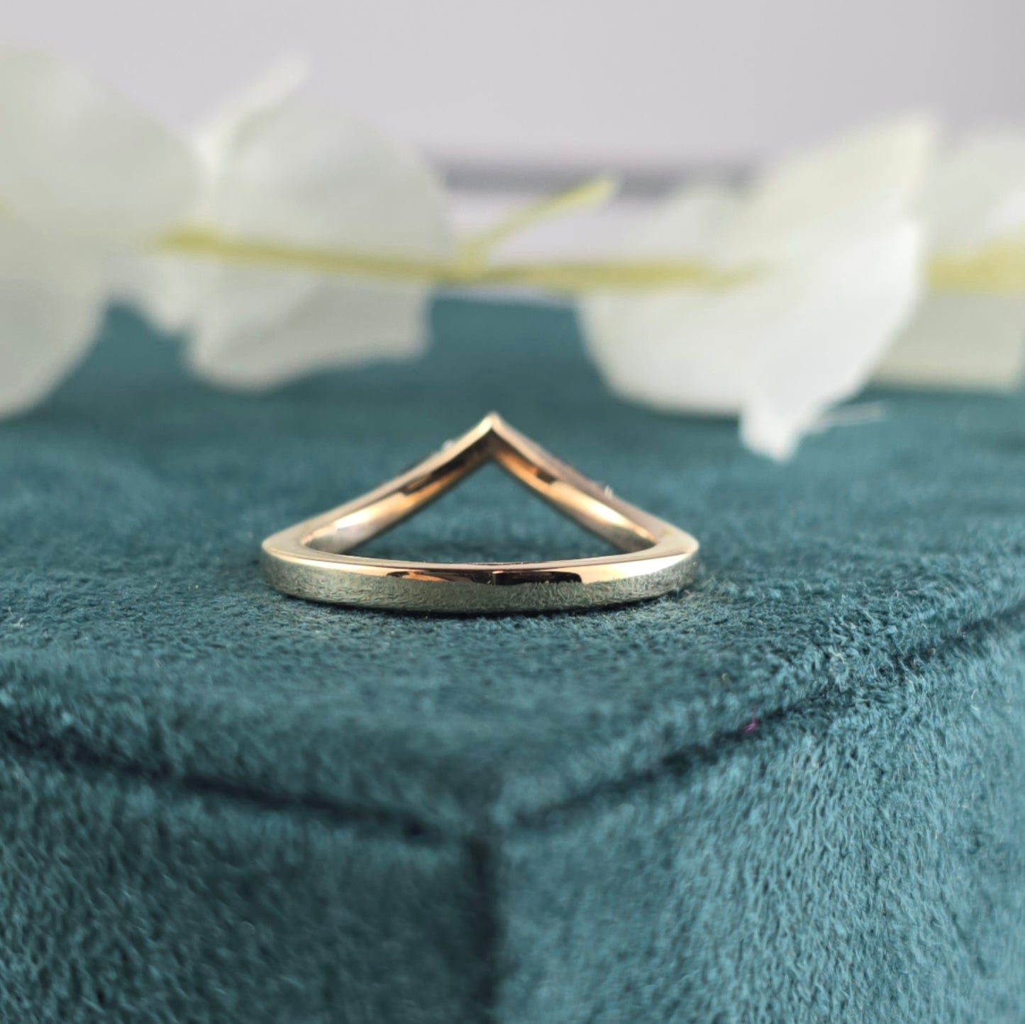 Sharp Beauty: Salt & Pepper Diamond Band with Bold Sparkle