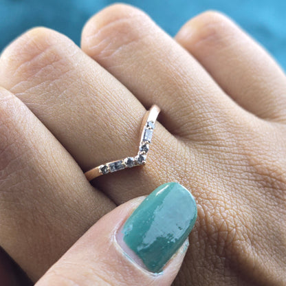 Sharp Beauty: Salt & Pepper Diamond Band with Bold Sparkle