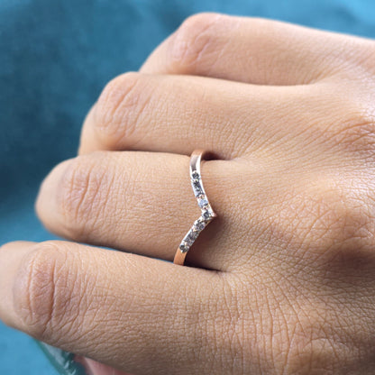 Sharp Beauty: Salt & Pepper Diamond Band with Bold Sparkle