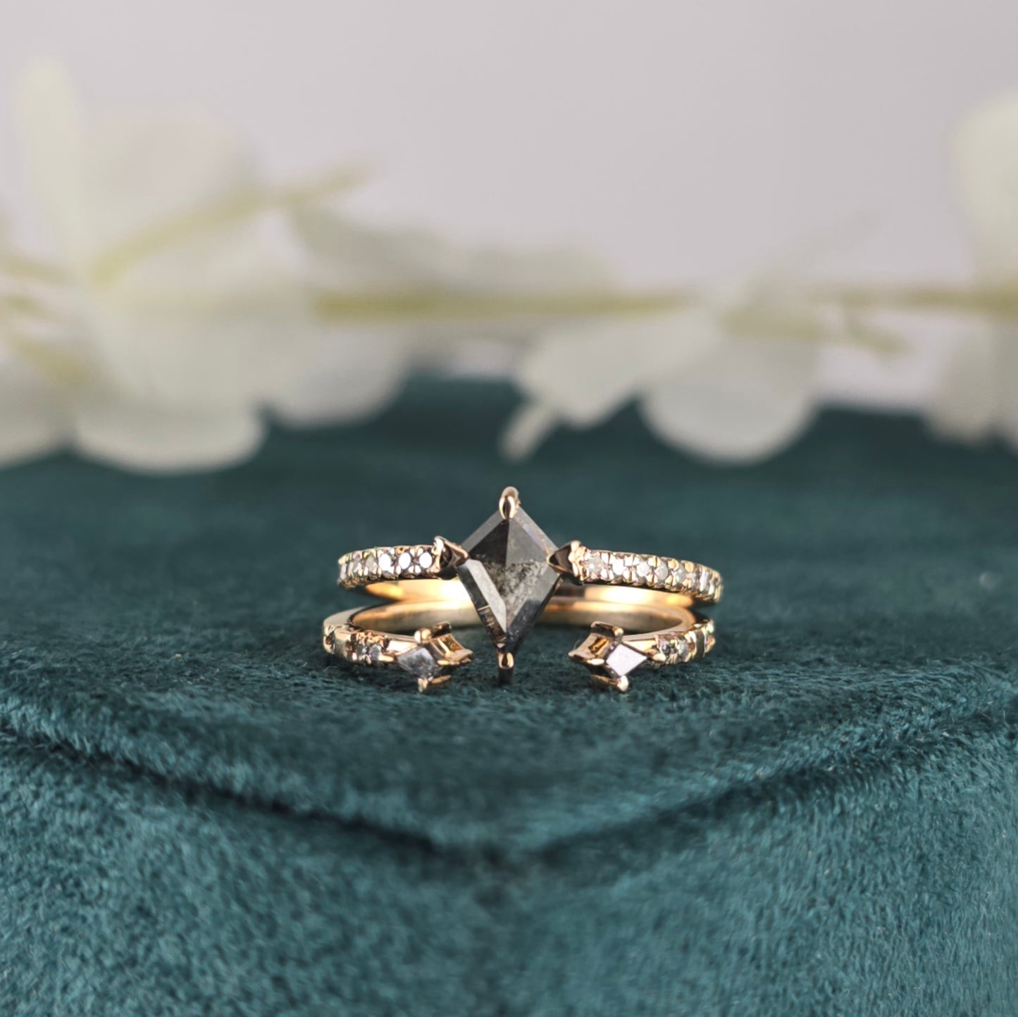 Modern Salt & Pepper Wedding Ring in Rose Gold – Bold & Unique