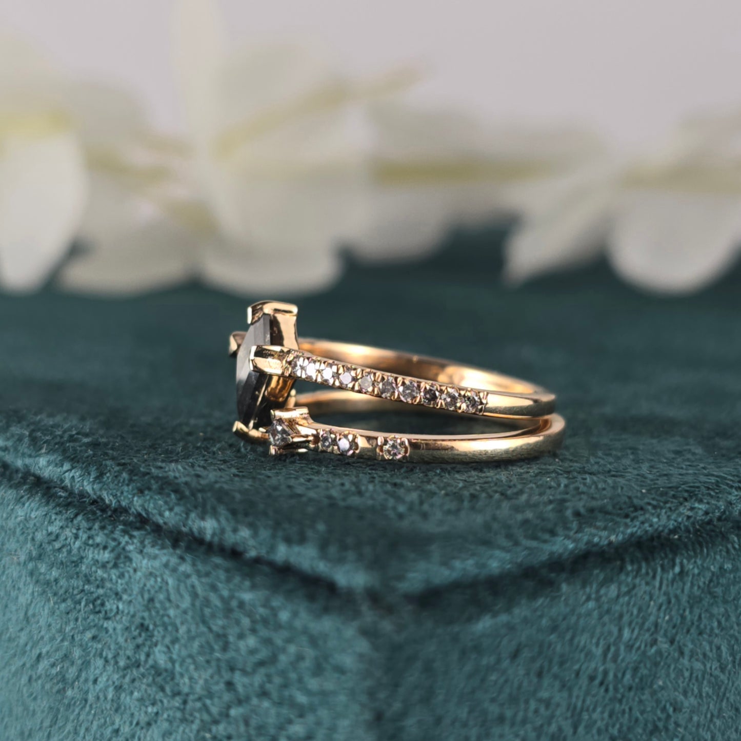 Modern Salt & Pepper Wedding Ring in Rose Gold – Bold & Unique