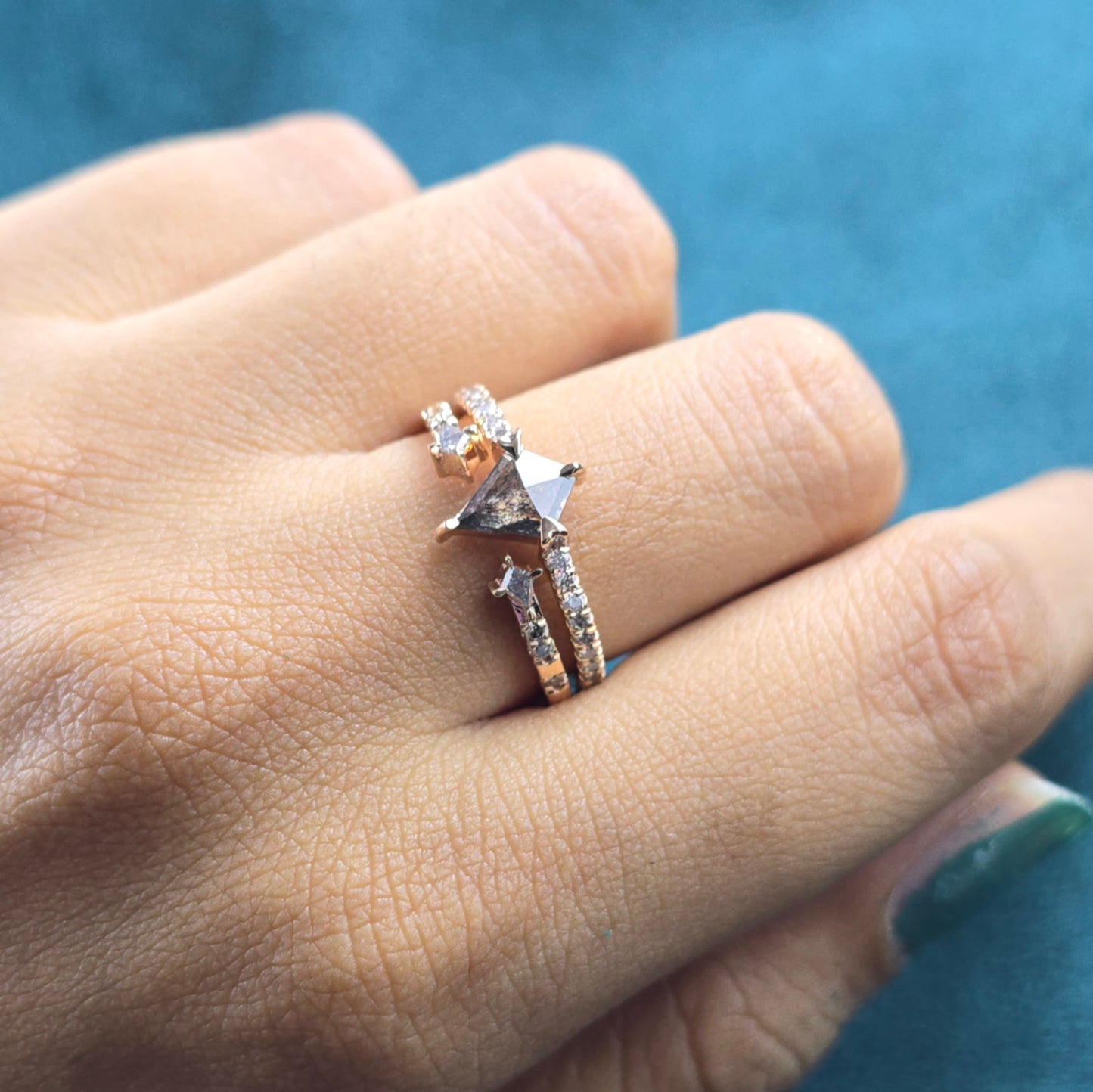 Modern Salt & Pepper Wedding Ring in Rose Gold – Bold & Unique