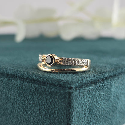 Bold Contrast – Round Black and White Diamond Ring