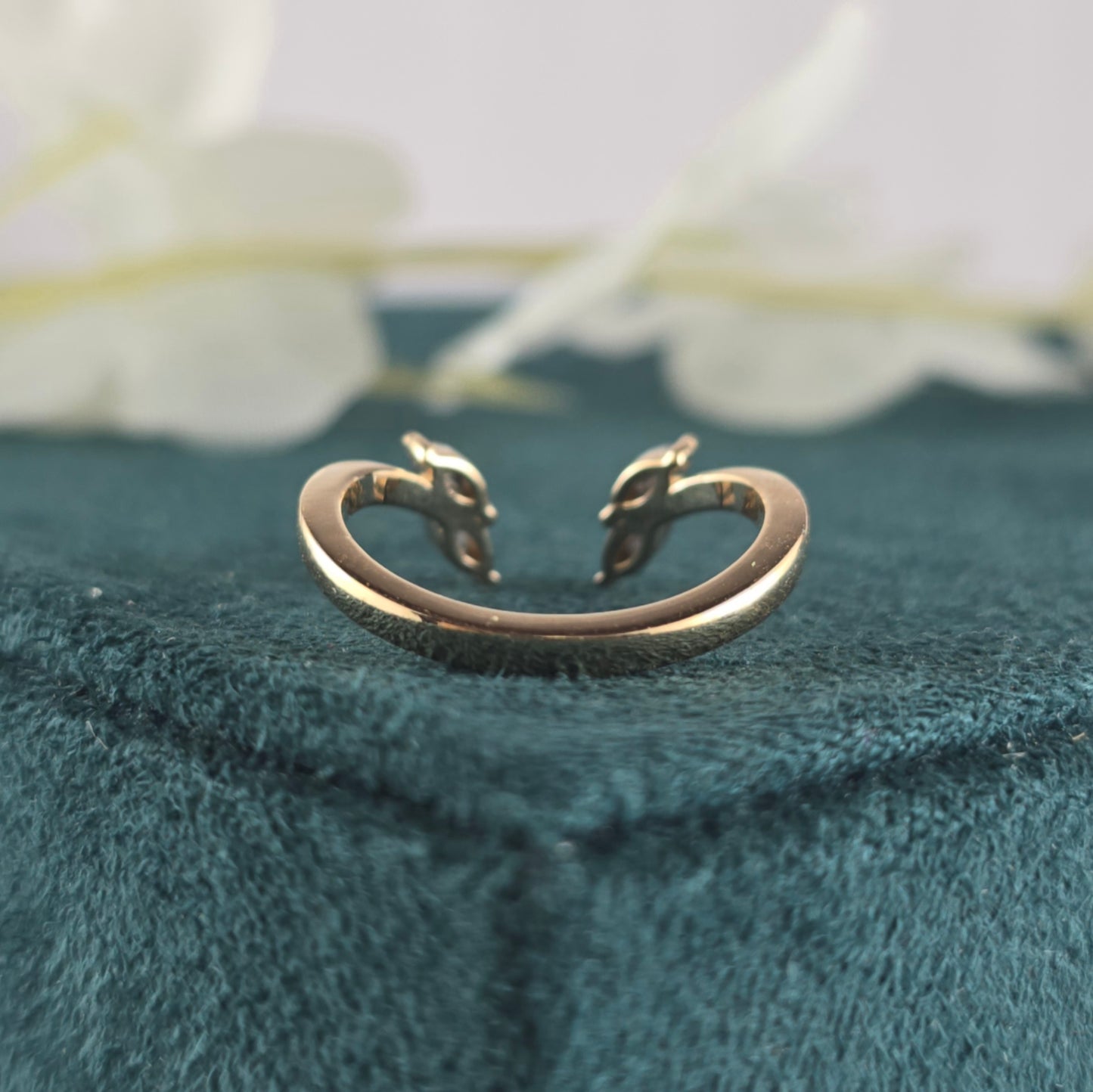 Grace in Every Curve – Marquise and Round Diamond Ring