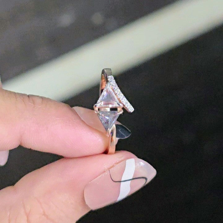 Triangle Diamond Engagement Ring in Rose Gold – Modern & Unique Design