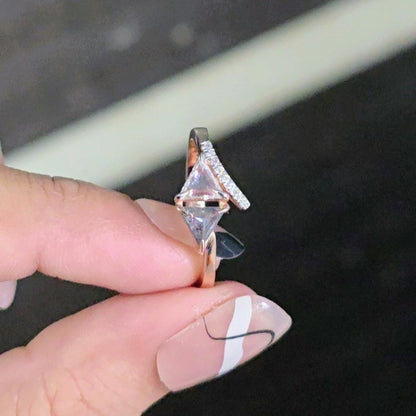 Triangle Diamond Engagement Ring in Rose Gold – Modern & Unique Design