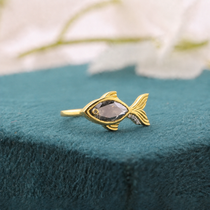 Fish-Inspired Salt & Pepper Diamond Ring in Gold – Unique Nature-Inspired Statement Ring