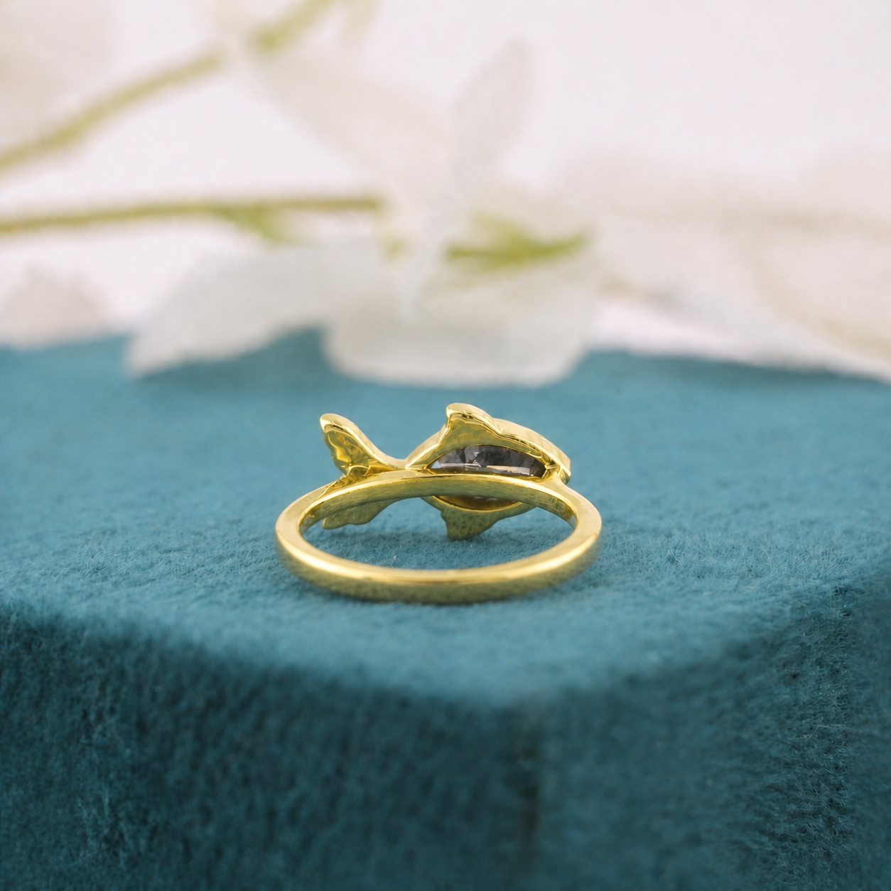 Fish-Inspired Salt & Pepper Diamond Ring in Gold – Unique Nature-Inspired Statement Ring
