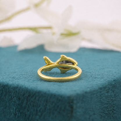 Fish-Inspired Salt & Pepper Diamond Ring in Gold – Unique Nature-Inspired Statement Ring