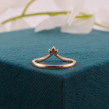 Black Diamond Tiara V Ring – Delicate Rose Gold Edge