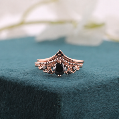 Unique Black Diamond Tiara Ring – Vintage Charm in Every Detail