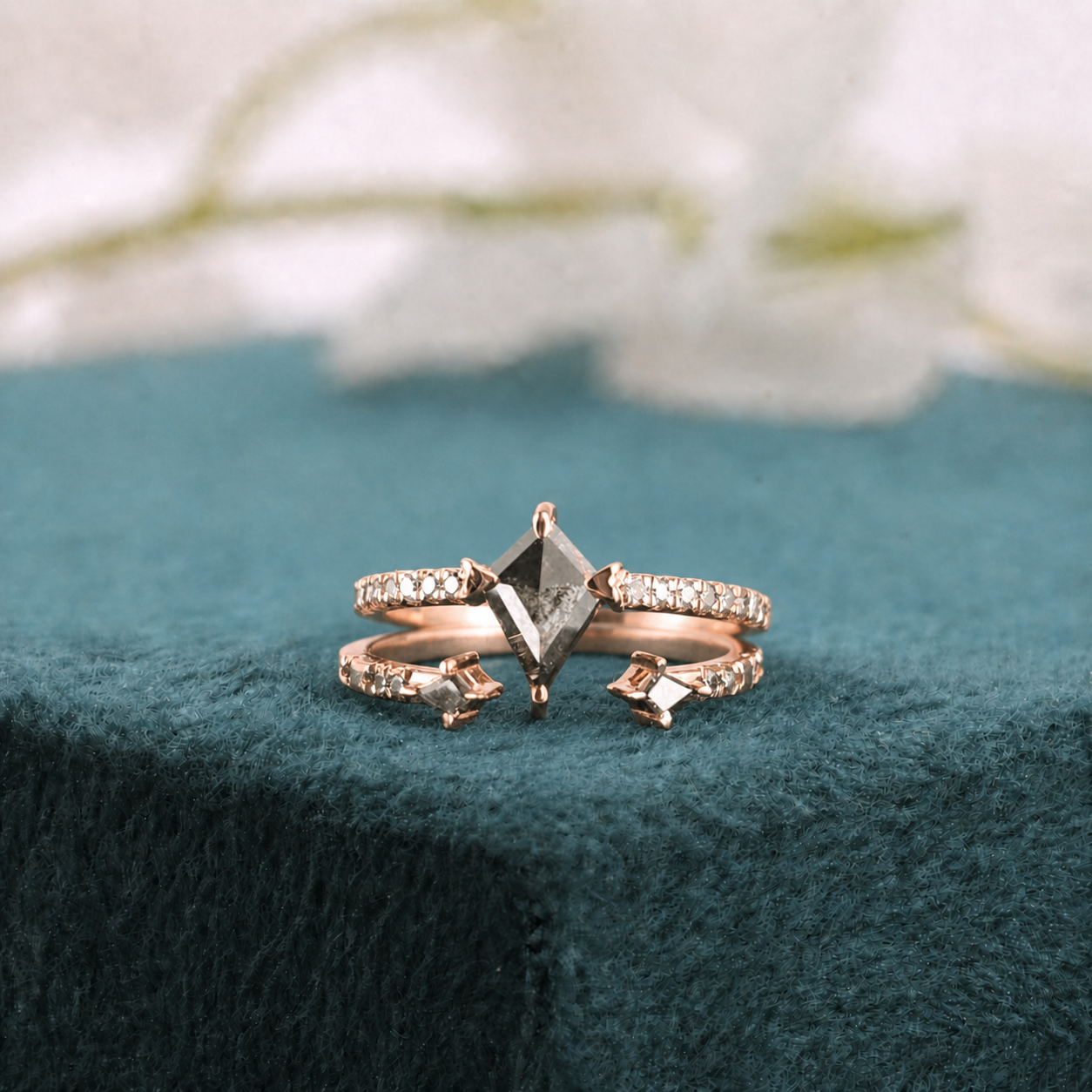 Modern Salt & Pepper Wedding Ring in Rose Gold – Bold & Unique