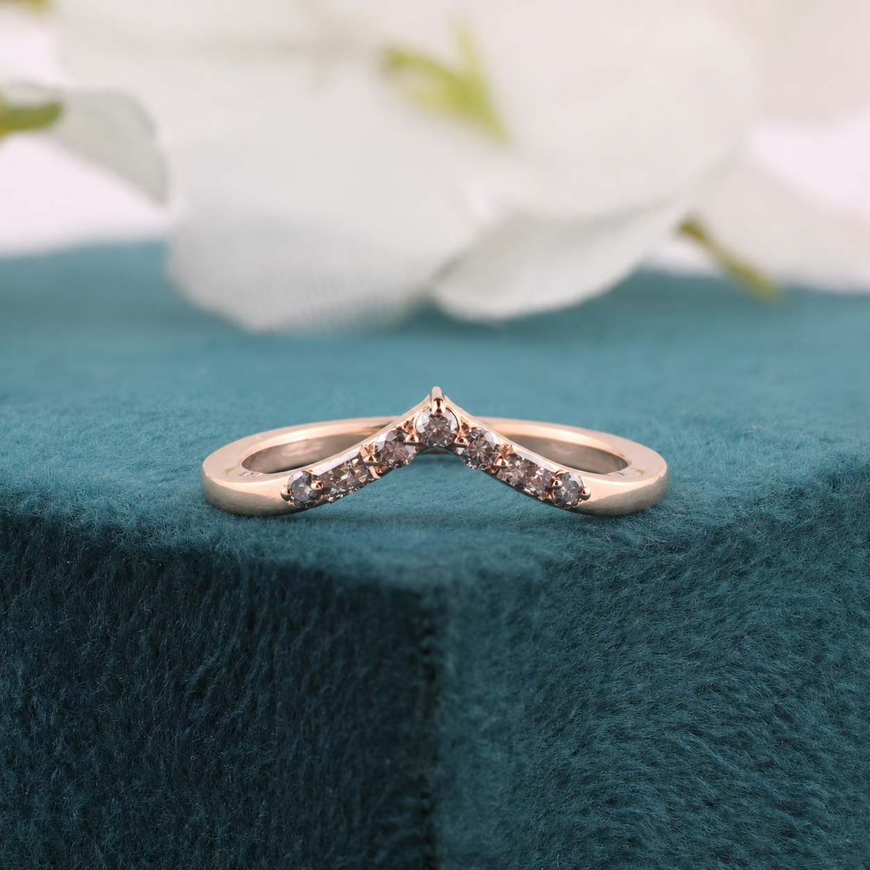 Sharp Beauty: Salt & Pepper Diamond Band with Bold Sparkle