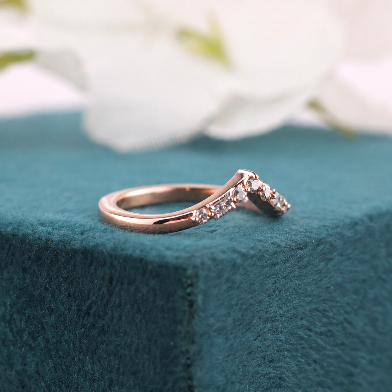 Sharp Beauty: Salt & Pepper Diamond Band with Bold Sparkle