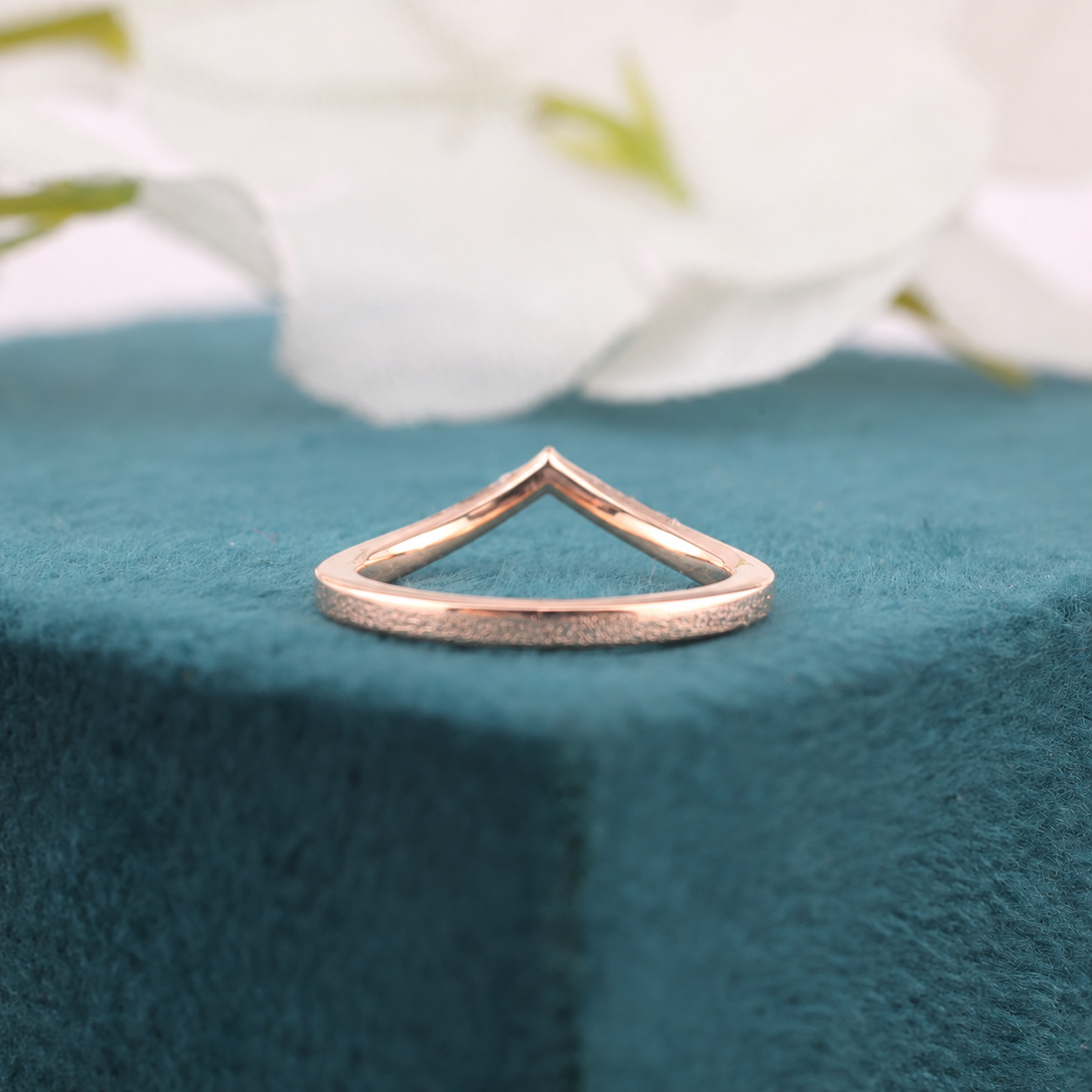 Sharp Beauty: Salt & Pepper Diamond Band with Bold Sparkle