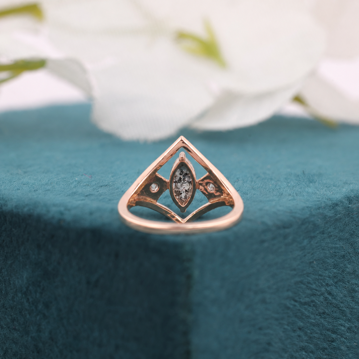 Marquise One and Two Round Ring – Elegant Mixed-Cut Design