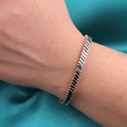 Elegant Black Enamel Bracelet – 10K Gold Minimalist Style