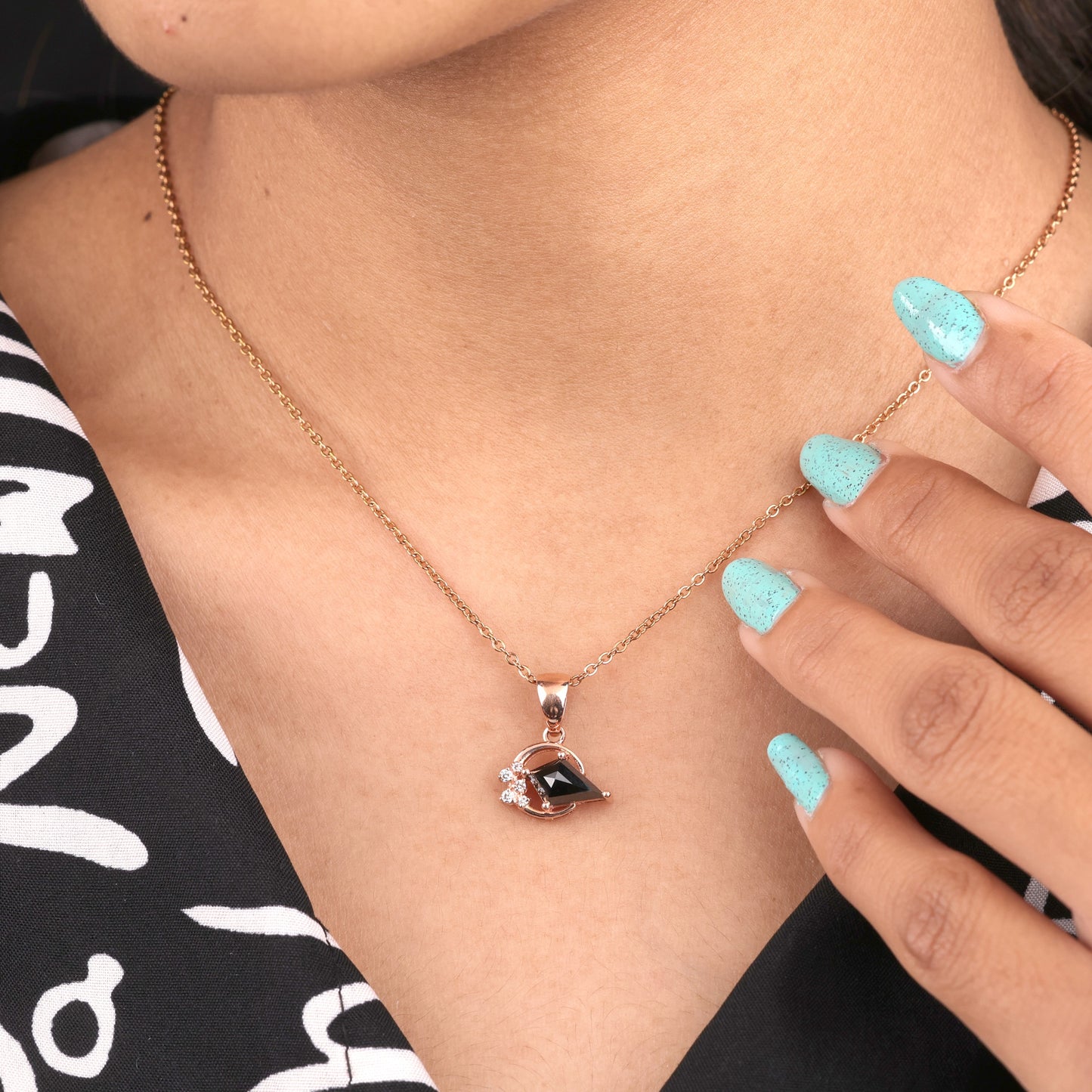 Black Crystal Pendant in Rose Gold – Sparkling Statement