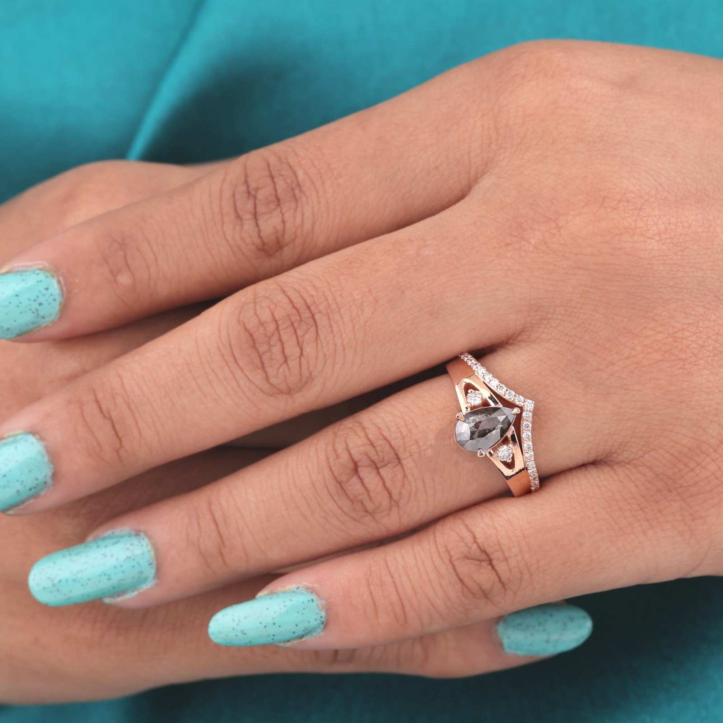 Alternative Rose Gold Bridal Set – Salt & Pepper Diamond
