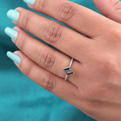 Diagonal Set Kite Black Diamond Engagement Ring – Rose Gold