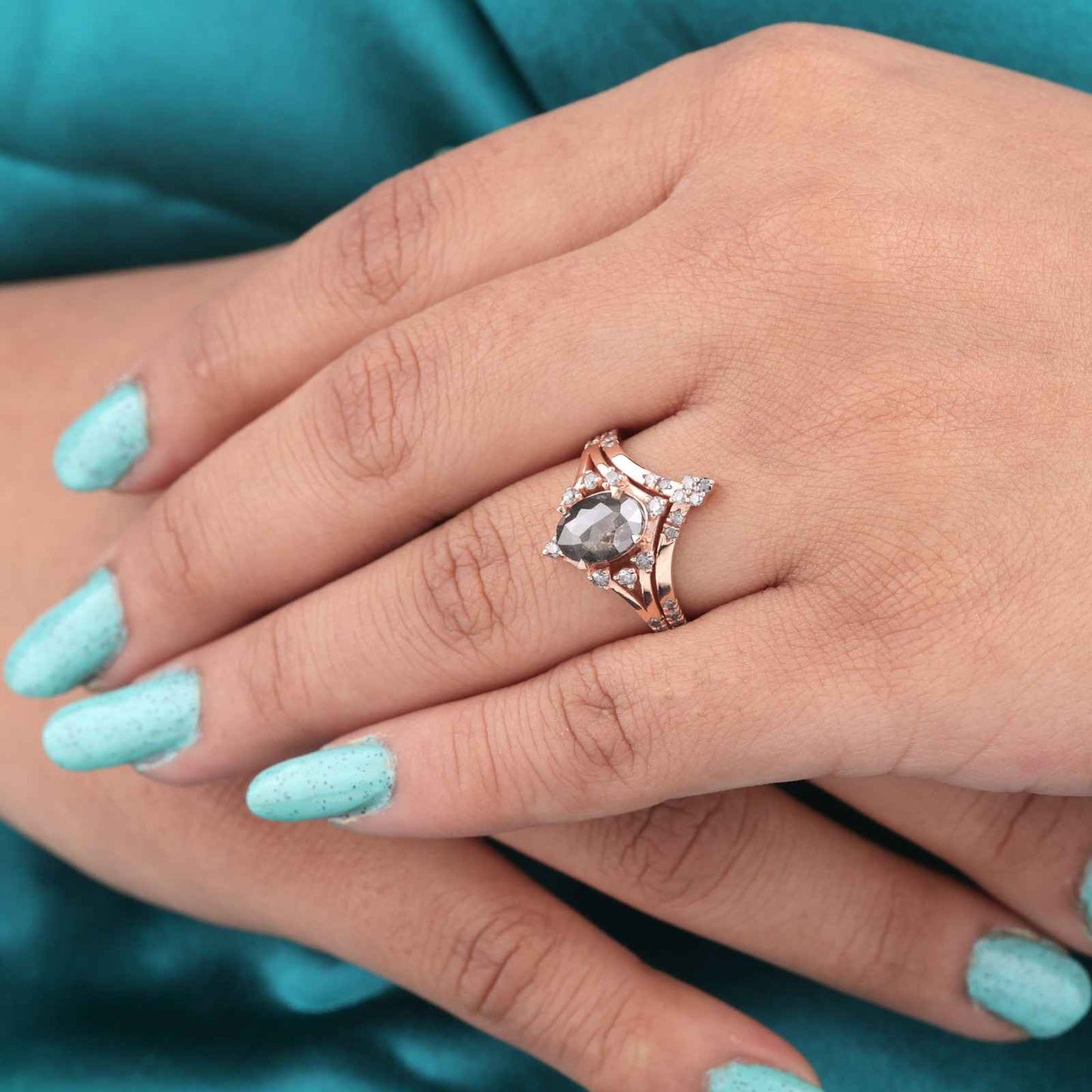 Salt and Pepper Diamond Oval Ring – Rose Gold with Timeless Edge