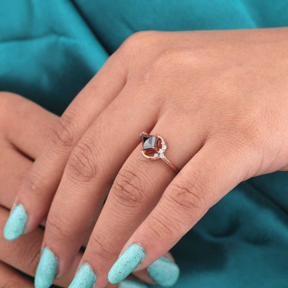 Kite Diamond & Crescent Moon Ring – Gothic Rose Gold Style