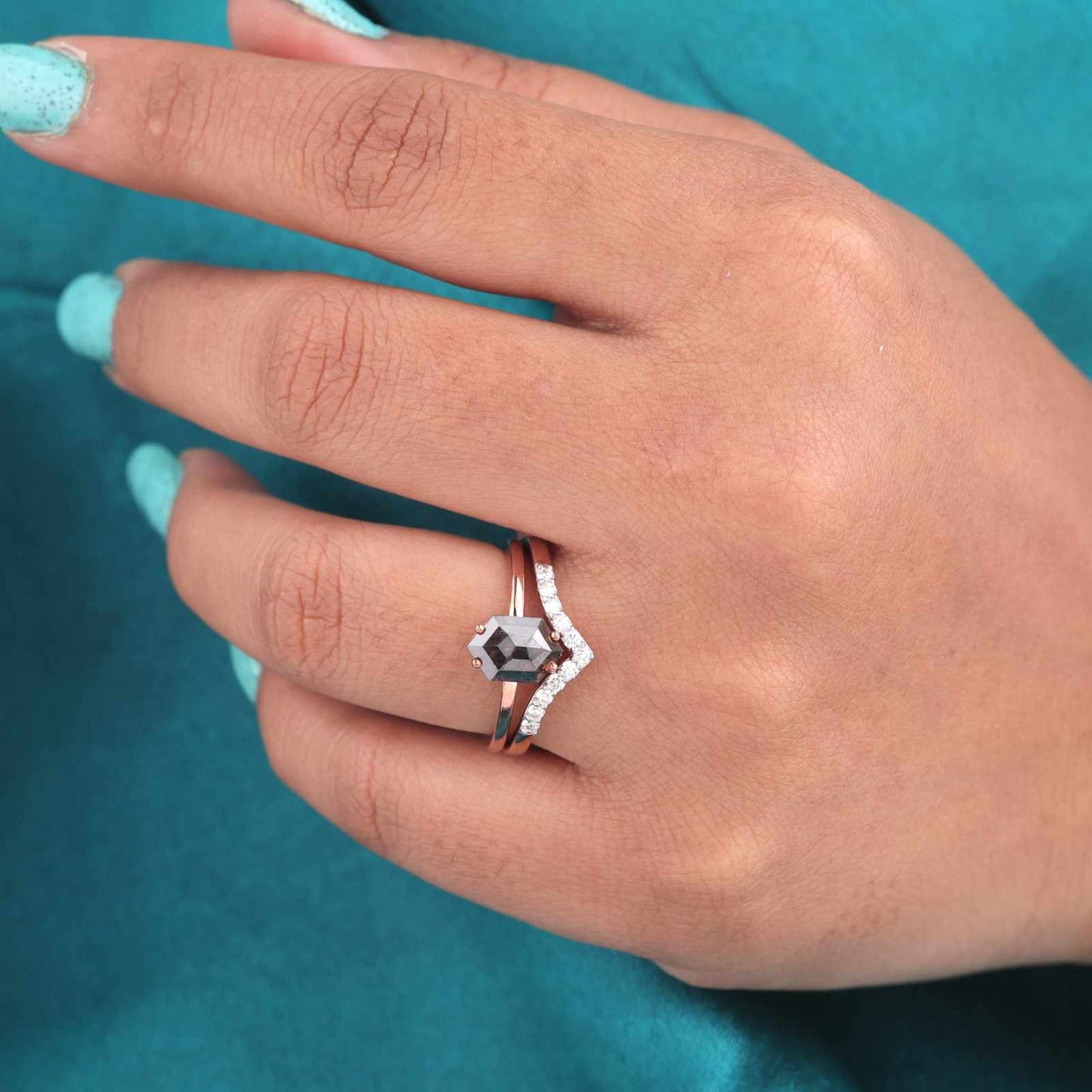 Hexagon Salt & Pepper Bridal Set – Rose Gold Chevron Rings