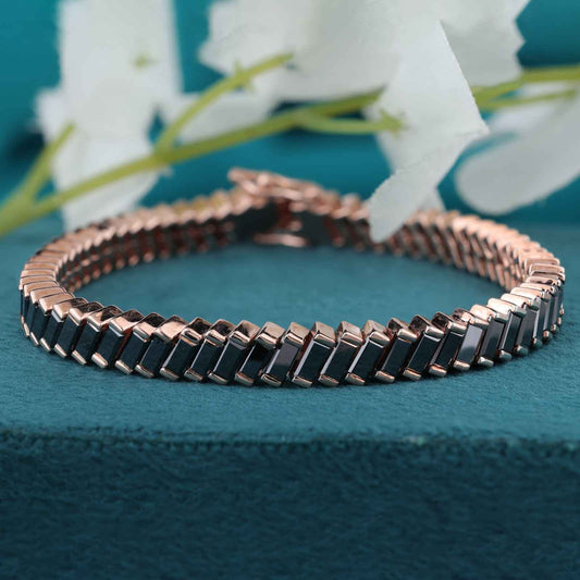 Elegant Black Enamel Bracelet – 10K Gold Minimalist Style