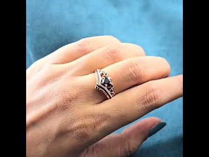Unique Black Diamond Tiara Ring – Vintage Charm in Every Detail